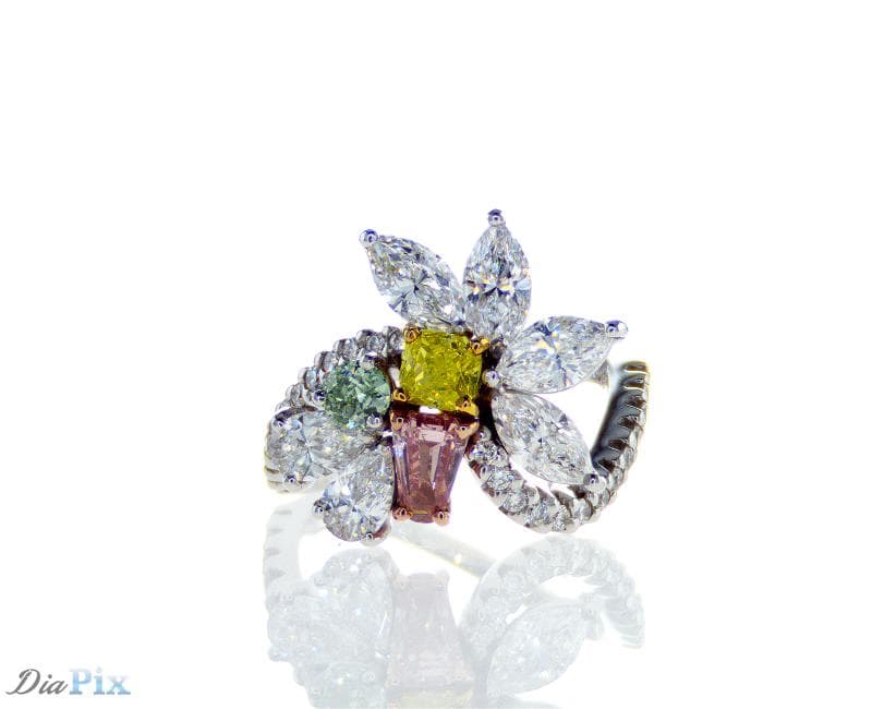 Ring, Platinum 950, with Fancy Intense Orangy Pink and Fancy Intense Green Diamonds