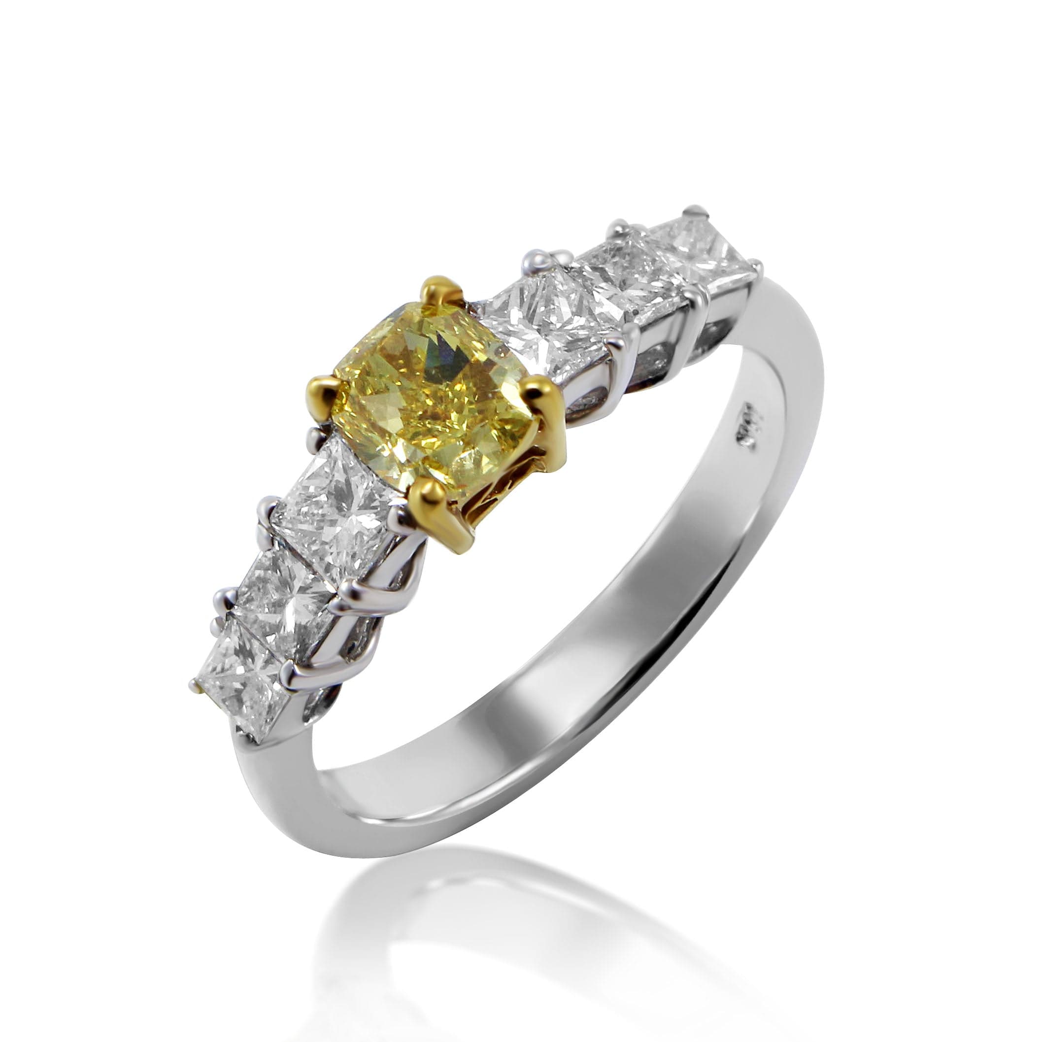 Ring 18KW s/w Fancy intense yellow& white diamond