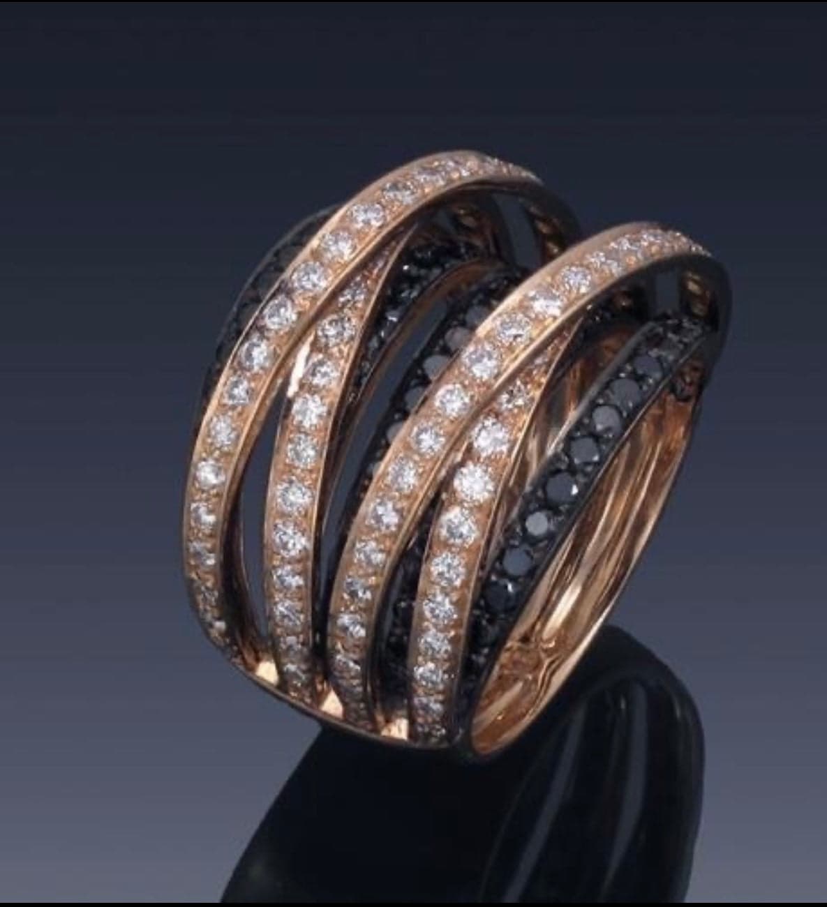 Ring 18KPGOLD s/w Black & White diamond