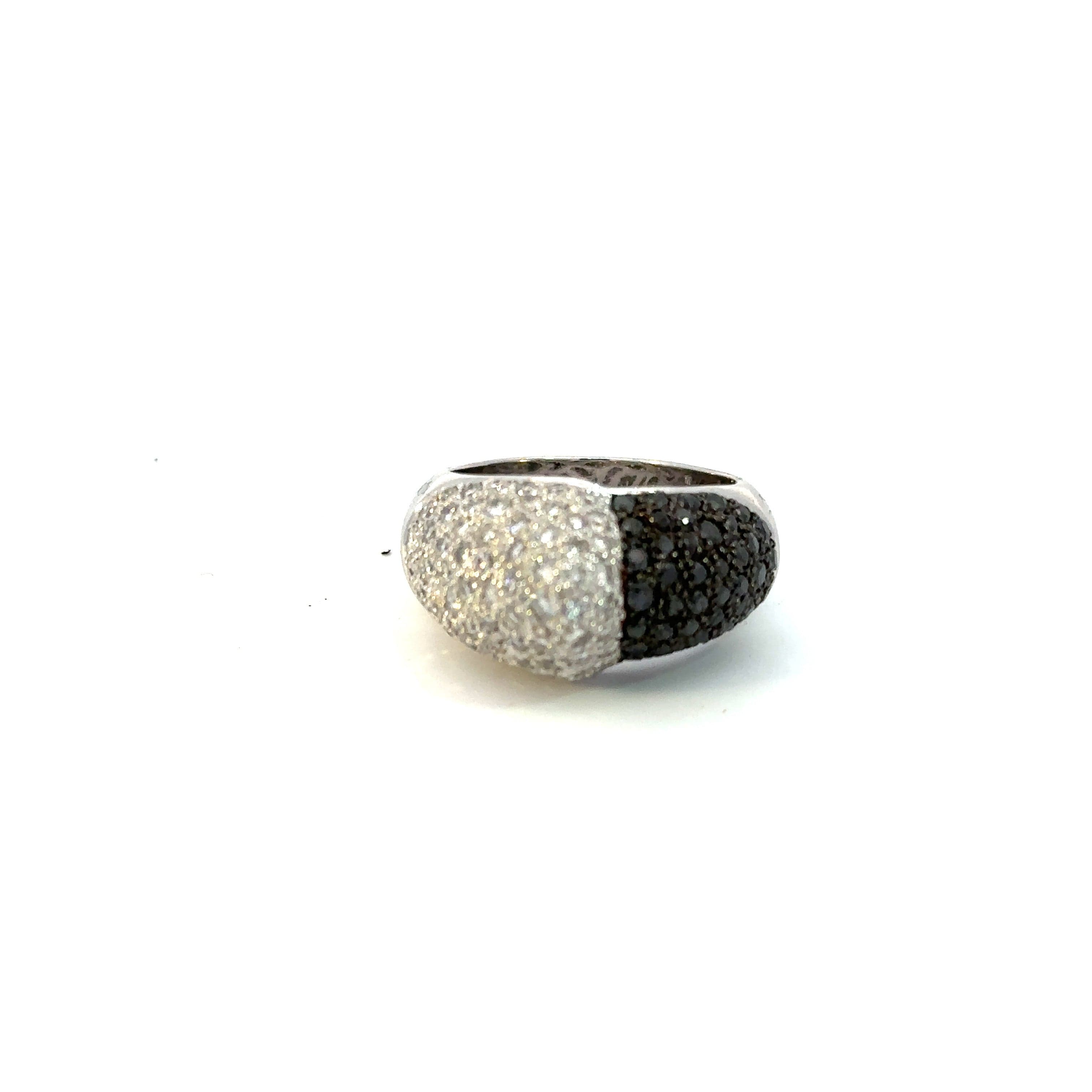 Ring 18KWGOLD s/wBlack&White Diamond